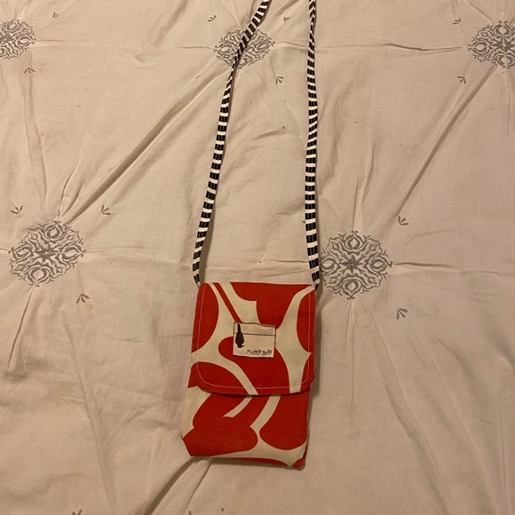 Vibrant Floral Shoulder Bag with Matching Pouch - Picture 3 of 5